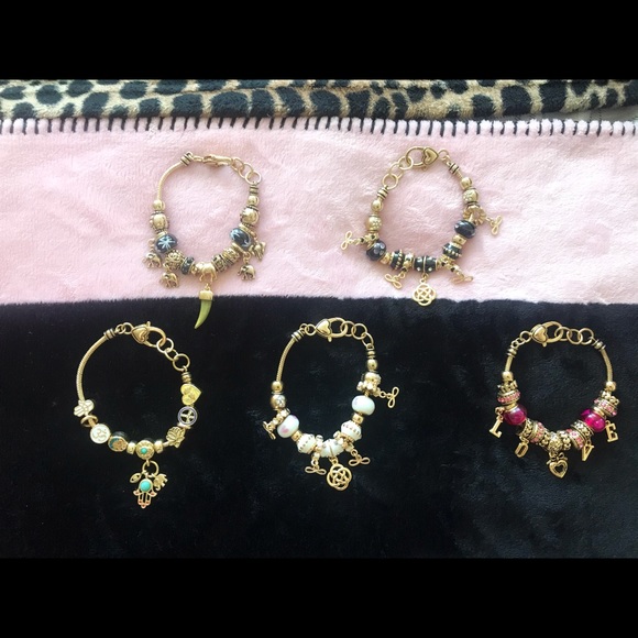 ‘I love you to the moon and back’ charm bracelet - Picture 3 of 3